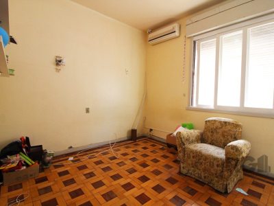 Casa à venda com 240m², 4 quartos, 1 suíte, 3 vagas no bairro Partenon em Porto Alegre - Foto 23