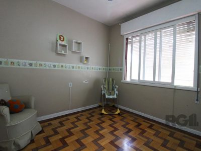 Casa à venda com 240m², 4 quartos, 1 suíte, 3 vagas no bairro Partenon em Porto Alegre - Foto 24