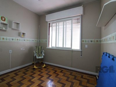 Casa à venda com 240m², 4 quartos, 1 suíte, 3 vagas no bairro Partenon em Porto Alegre - Foto 25