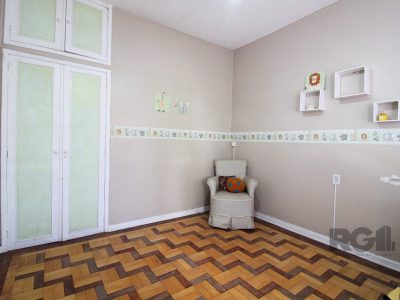 Casa à venda com 240m², 4 quartos, 1 suíte, 3 vagas no bairro Partenon em Porto Alegre - Foto 26