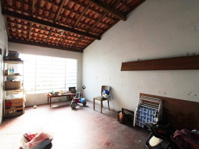 Casa à venda com 240m², 4 quartos, 1 suíte, 3 vagas no bairro Partenon em Porto Alegre - Foto 33