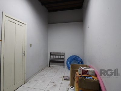 Casa à venda com 240m², 4 quartos, 1 suíte, 3 vagas no bairro Partenon em Porto Alegre - Foto 36