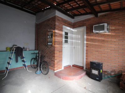 Casa à venda com 240m², 4 quartos, 1 suíte, 3 vagas no bairro Partenon em Porto Alegre - Foto 37