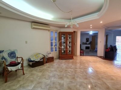 Casa à venda com 378m², 3 quartos, 1 suíte, 4 vagas no bairro Jardim Itu em Porto Alegre - Foto 5