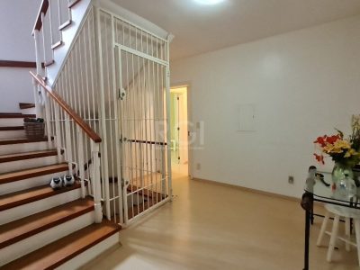 Casa à venda com 378m², 3 quartos, 1 suíte, 4 vagas no bairro Jardim Itu em Porto Alegre - Foto 11