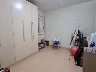 Casa à venda com 378m², 3 quartos, 1 suíte, 4 vagas no bairro Jardim Itu em Porto Alegre - Foto 12