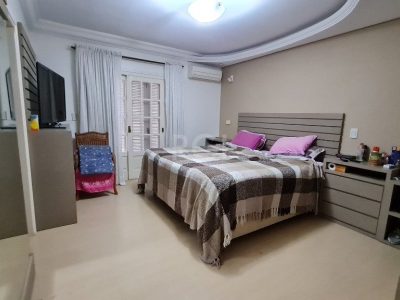 Casa à venda com 378m², 3 quartos, 1 suíte, 4 vagas no bairro Jardim Itu em Porto Alegre - Foto 13