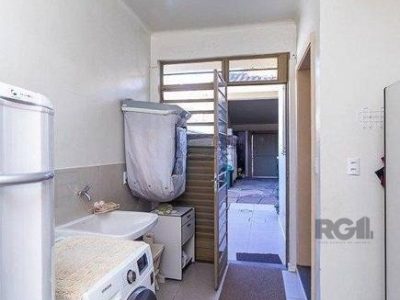 Casa à venda com 235m², 4 quartos, 1 suíte, 2 vagas no bairro Azenha em Porto Alegre - Foto 12