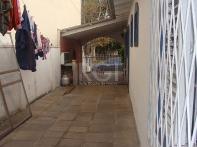 Casa à venda com 150m², 2 quartos, 3 vagas no bairro Ipanema em Porto Alegre - Foto 14