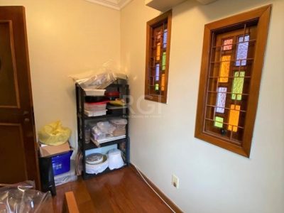 Sobrado à venda com 313m², 4 quartos, 1 suíte, 4 vagas no bairro Jardim Lindóia em Porto Alegre - Foto 8