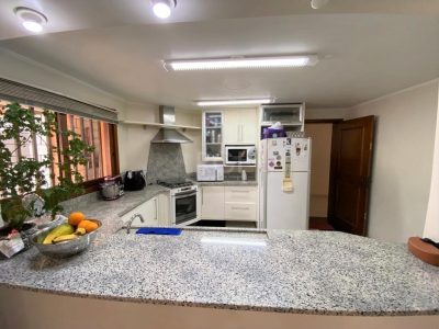 Sobrado à venda com 313m², 4 quartos, 1 suíte, 4 vagas no bairro Jardim Lindóia em Porto Alegre - Foto 12