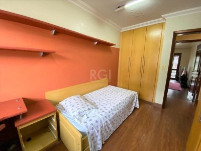 Sobrado à venda com 313m², 4 quartos, 1 suíte, 4 vagas no bairro Jardim Lindóia em Porto Alegre - Foto 36