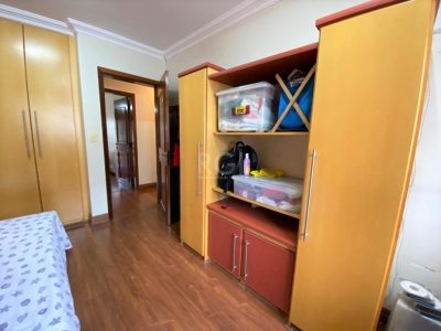 Sobrado à venda com 313m², 4 quartos, 1 suíte, 4 vagas no bairro Jardim Lindóia em Porto Alegre - Foto 37