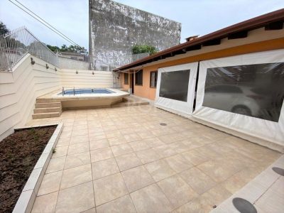 Sobrado à venda com 313m², 4 quartos, 1 suíte, 4 vagas no bairro Jardim Lindóia em Porto Alegre - Foto 43