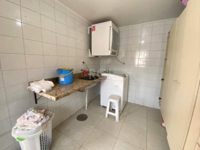 Sobrado à venda com 313m², 4 quartos, 1 suíte, 4 vagas no bairro Jardim Lindóia em Porto Alegre - Foto 48