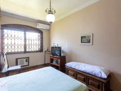 Casa à venda com 165m², 3 quartos, 1 suíte, 3 vagas no bairro Medianeira em Porto Alegre - Foto 13