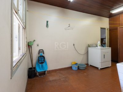 Casa à venda com 165m², 3 quartos, 1 suíte, 3 vagas no bairro Medianeira em Porto Alegre - Foto 34