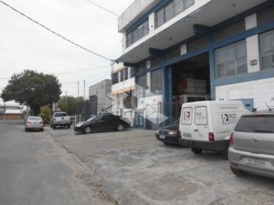 Depósito/Pavilhão à venda com 700m², 6 vagas no bairro Navegantes em Porto Alegre - Foto 3