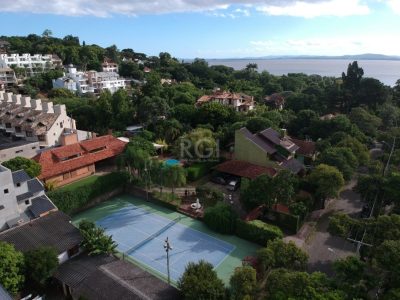 Casa à venda com 418m², 5 quartos, 1 suíte, 6 vagas no bairro Tristeza em Porto Alegre - Foto 32