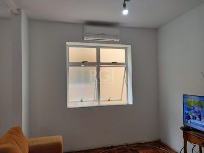 Apartamento à venda com 76m², 3 quartos, 1 vaga no bairro Petrópolis em Porto Alegre - Foto 2