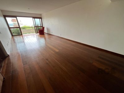 Apartamento à venda com 159m², 3 quartos, 1 suíte, 2 vagas no bairro Moinhos de Vento em Porto Alegre - Foto 3