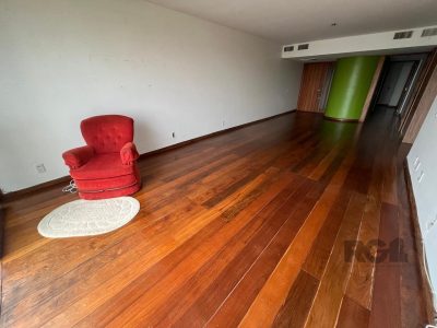 Apartamento à venda com 159m², 3 quartos, 1 suíte, 2 vagas no bairro Moinhos de Vento em Porto Alegre - Foto 2