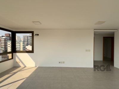 Apartamento à venda com 138m², 3 quartos, 3 suítes, 2 vagas no bairro Auxiliadora em Porto Alegre - Foto 4