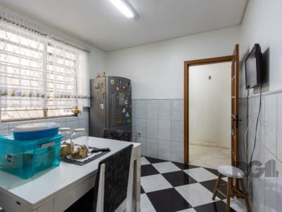 Casa à venda com 126m², 3 quartos, 5 vagas no bairro Azenha em Porto Alegre - Foto 22