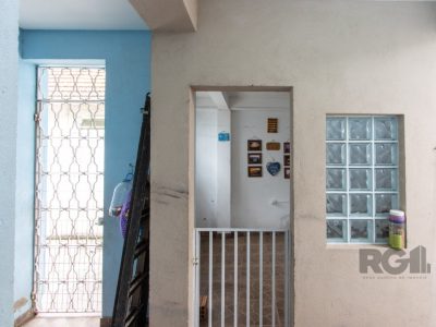 Casa à venda com 126m², 3 quartos, 5 vagas no bairro Azenha em Porto Alegre - Foto 28