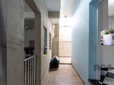 Casa à venda com 126m², 3 quartos, 5 vagas no bairro Azenha em Porto Alegre - Foto 32