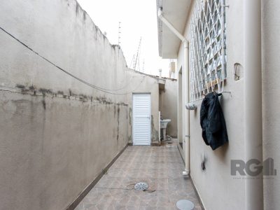 Casa à venda com 126m², 3 quartos, 5 vagas no bairro Azenha em Porto Alegre - Foto 33