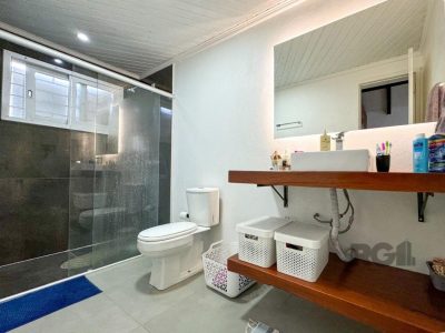 Casa à venda com 260m², 3 quartos, 1 suíte, 4 vagas no bairro Ipanema em Porto Alegre - Foto 34