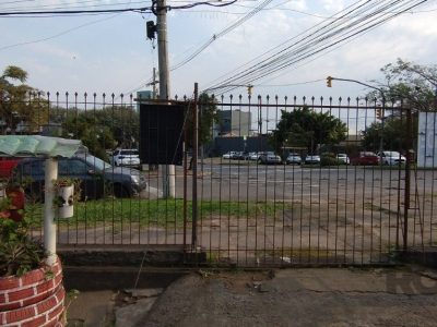 Casa à venda com 150m², 3 quartos, 1 suíte, 3 vagas no bairro Cristal em Porto Alegre - Foto 6