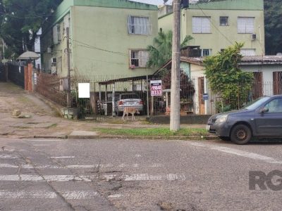 Casa à venda com 150m², 3 quartos, 1 suíte, 3 vagas no bairro Cristal em Porto Alegre - Foto 9