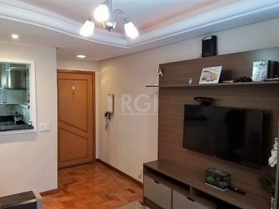 Apartamento à venda com 69m², 2 quartos, 1 suíte, 1 vaga no bairro Santana em Porto Alegre - Foto 2