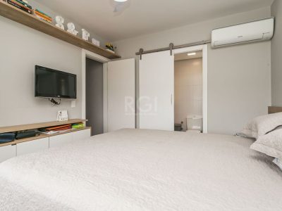 Apartamento à venda com 55m², 2 quartos, 1 suíte, 1 vaga no bairro Medianeira em Porto Alegre - Foto 7