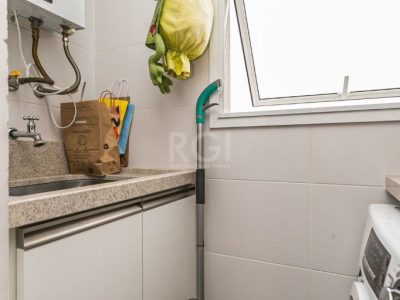 Apartamento à venda com 55m², 2 quartos, 1 suíte, 1 vaga no bairro Medianeira em Porto Alegre - Foto 14