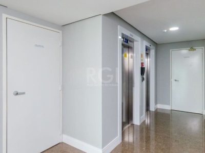 Apartamento à venda com 55m², 2 quartos, 1 suíte, 1 vaga no bairro Medianeira em Porto Alegre - Foto 17