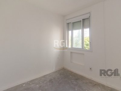 Apartamento à venda com 82m², 3 quartos, 1 suíte, 1 vaga no bairro Passo d'Areia em Porto Alegre - Foto 2