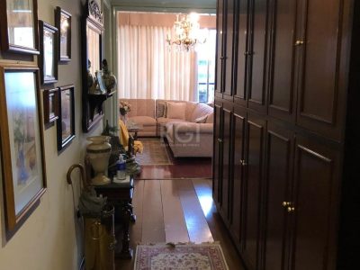 Apartamento à venda com 170m², 3 quartos, 1 suíte, 1 vaga no bairro Centro Histórico em Porto Alegre - Foto 11