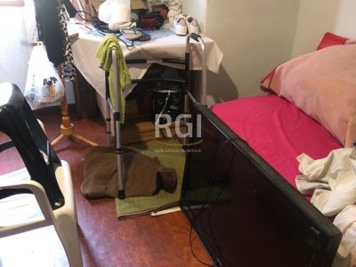 Casa à venda com 143m², 3 quartos, 2 vagas no bairro Medianeira em Porto Alegre - Foto 13