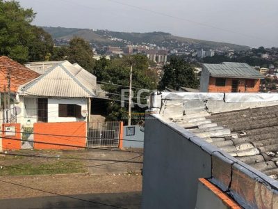 Casa à venda com 143m², 3 quartos, 2 vagas no bairro Medianeira em Porto Alegre - Foto 19