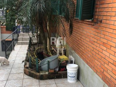 Casa à venda com 143m², 3 quartos, 2 vagas no bairro Medianeira em Porto Alegre - Foto 5