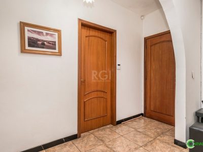 Casa à venda com 168m², 3 quartos, 1 suíte, 3 vagas no bairro Medianeira em Porto Alegre - Foto 6