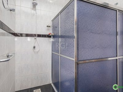 Casa à venda com 168m², 3 quartos, 1 suíte, 3 vagas no bairro Medianeira em Porto Alegre - Foto 11