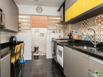 Casa à venda com 168m², 3 quartos, 1 suíte, 3 vagas no bairro Medianeira em Porto Alegre - Foto 16