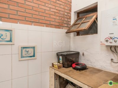 Casa à venda com 168m², 3 quartos, 1 suíte, 3 vagas no bairro Medianeira em Porto Alegre - Foto 18