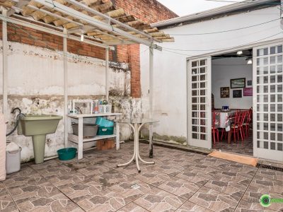 Casa à venda com 168m², 3 quartos, 1 suíte, 3 vagas no bairro Medianeira em Porto Alegre - Foto 34