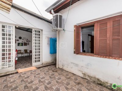 Casa à venda com 168m², 3 quartos, 1 suíte, 3 vagas no bairro Medianeira em Porto Alegre - Foto 35