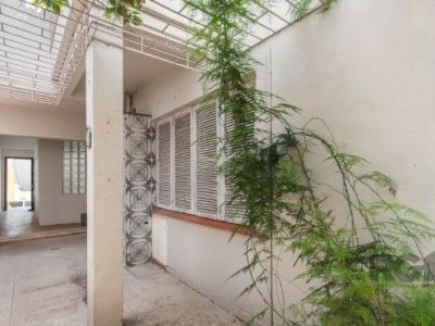 Casa à venda com 429m², 4 quartos, 4 suítes, 3 vagas no bairro Petrópolis em Porto Alegre - Foto 3